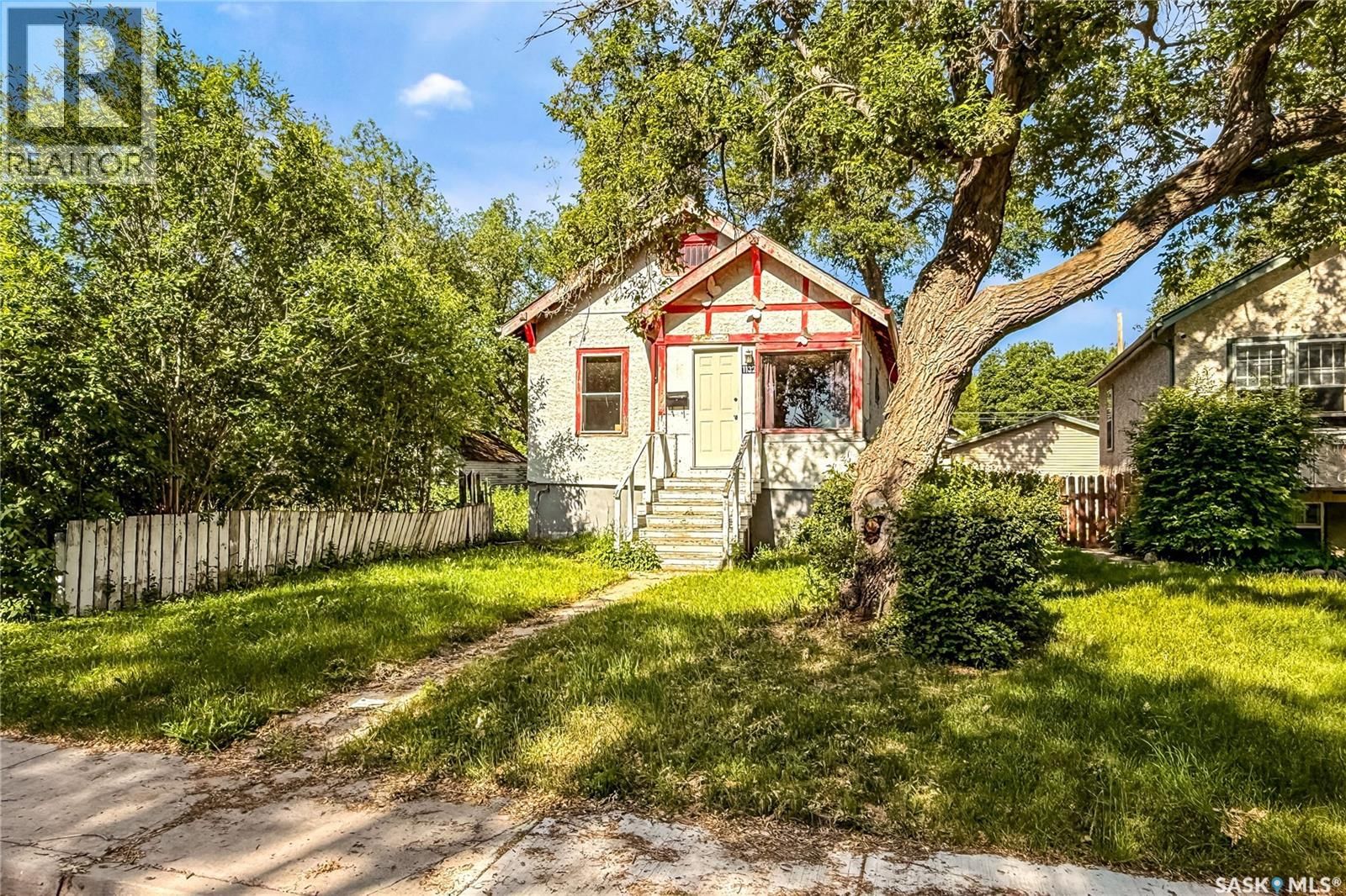 1132 QUEEN STREET, Regina, Saskatchewan S4T 4B2