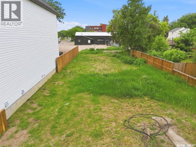 537 H AVENUE | Saskatoon Saskatchewan | Slide Image Four