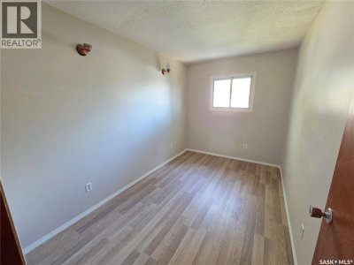 859 Cartier AVENUE | Moose Jaw Saskatchewan | Slide Image Fourteen