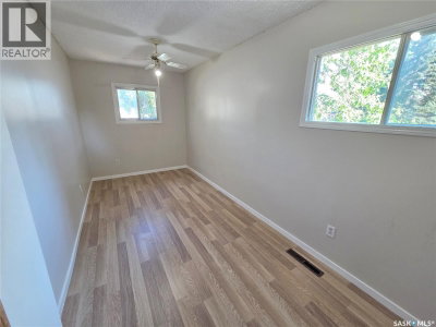 859 Cartier AVENUE | Moose Jaw Saskatchewan | Slide Image Fifteen