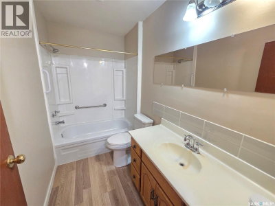 859 Cartier AVENUE | Moose Jaw Saskatchewan | Slide Image Sixteen