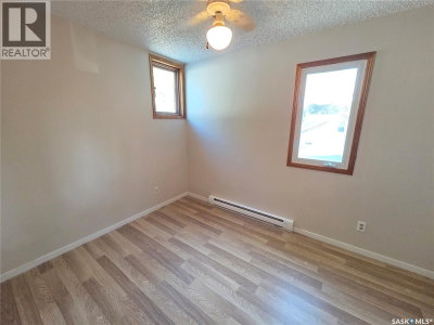 859 Cartier AVENUE | Moose Jaw Saskatchewan | Slide Image Seventeen