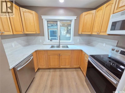859 Cartier AVENUE | Moose Jaw Saskatchewan | Slide Image Eight