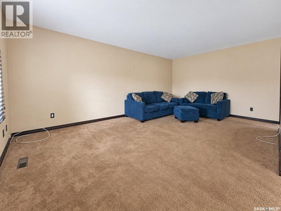7122 Lawrence DRIVE | Regina Saskatchewan | Slide Image Four