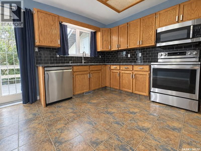 7122 Lawrence DRIVE | Regina Saskatchewan | Slide Image Six