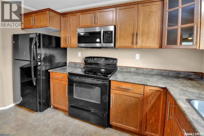 306 110 Shillington CRESCENT | Saskatoon Saskatchewan | Slide Image Four