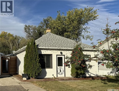 307 6th AVENUE | Biggar Saskatchewan | Slide Image One