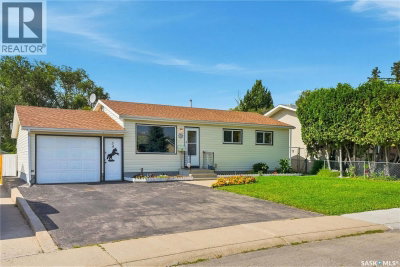 54 Klaehn CRESCENT | Saskatoon Saskatchewan | Slide Image One
