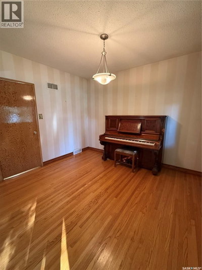 1204 EWART AVENUE | Saskatoon Saskatchewan | Slide Image Nine