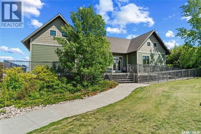44 Mihr WAY | Last Mountain Lake Saskatchewan | Slide Image Three