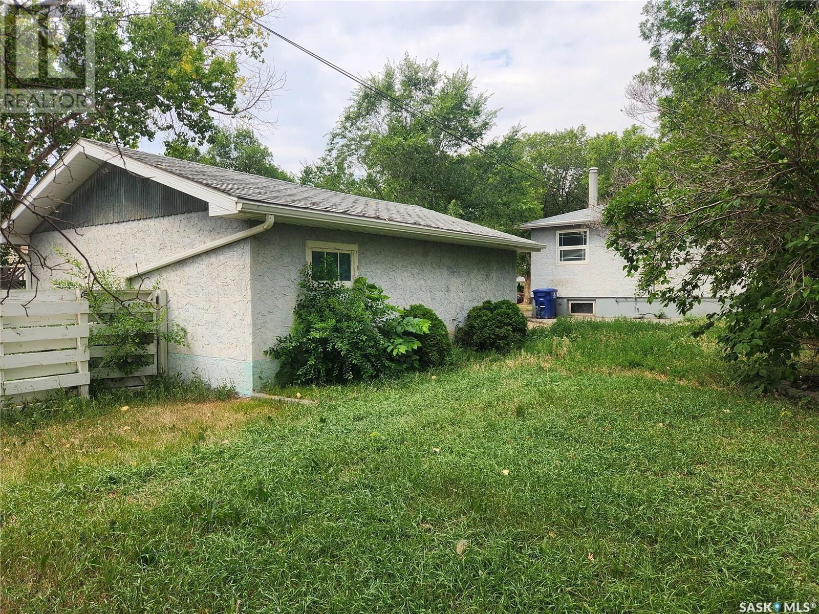 1118 Park Avenue Weyburn, Saskatchewan
