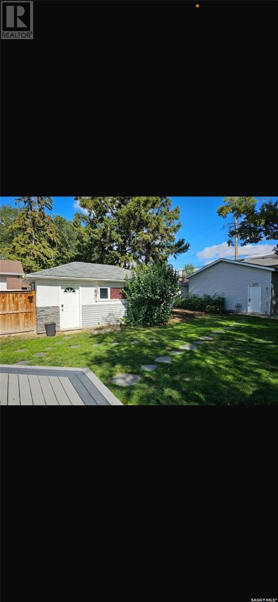 2417 Clarence AVENUE S Image 39