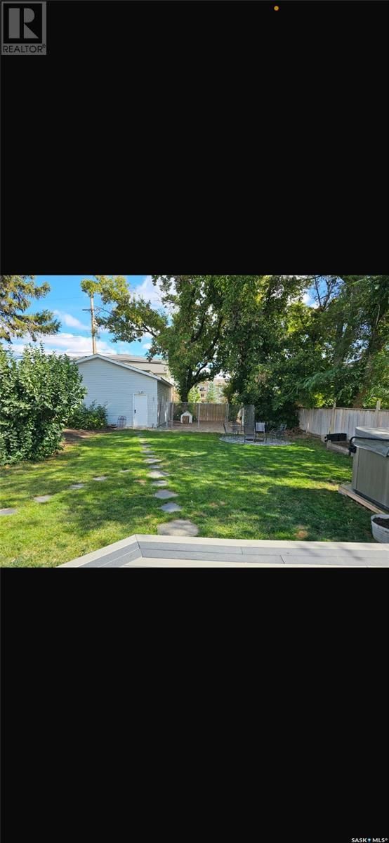 2417 Clarence AVENUE S Image 40