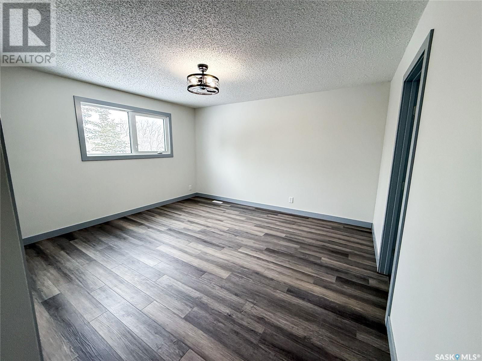FRIESEN ACREAGE Image 36