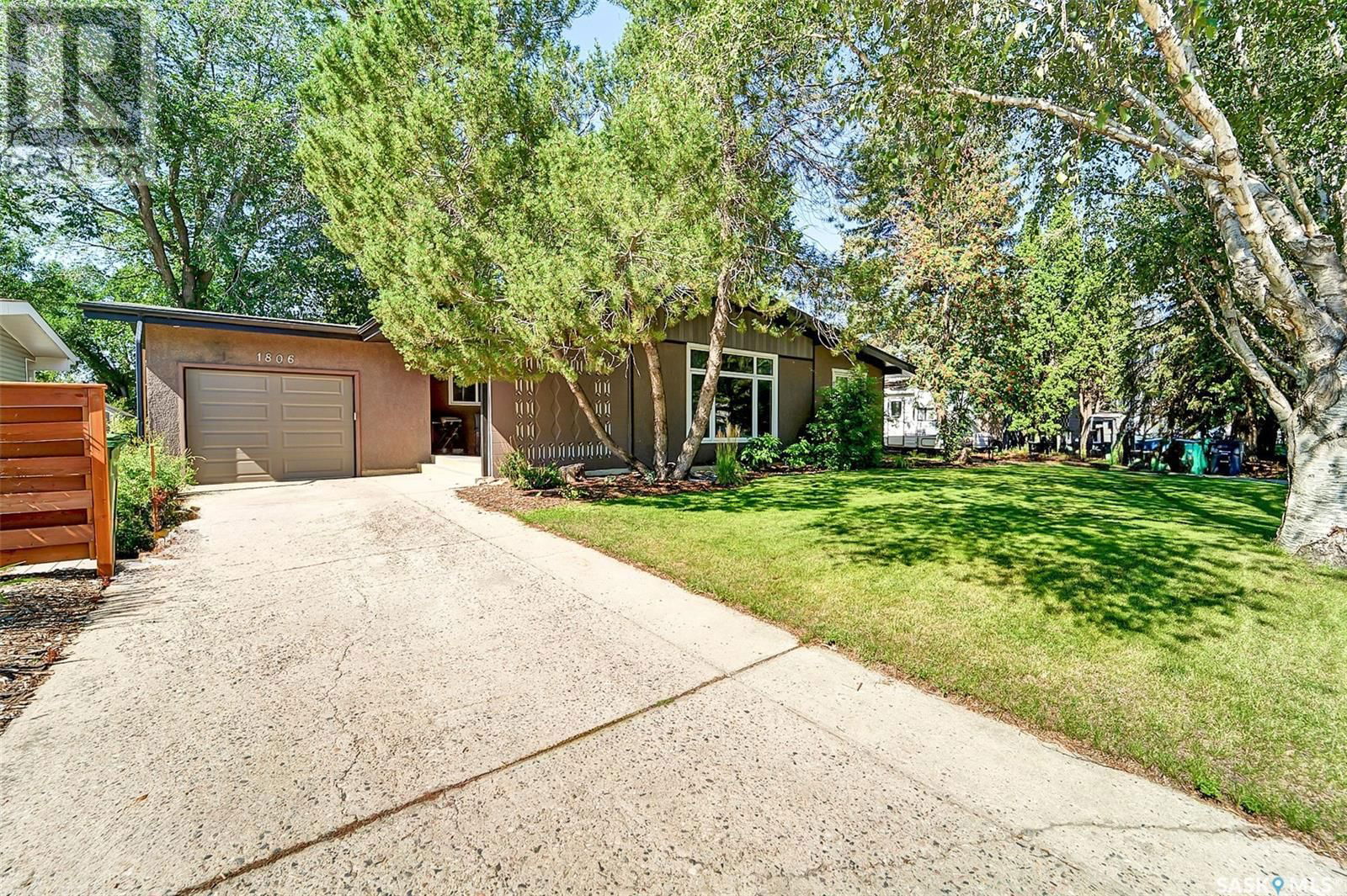 1806 Madden Avenue Saskatoon, Saskatchewan