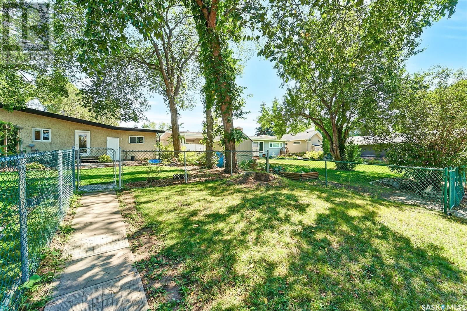 1806 Madden Avenue Saskatoon, Saskatchewan