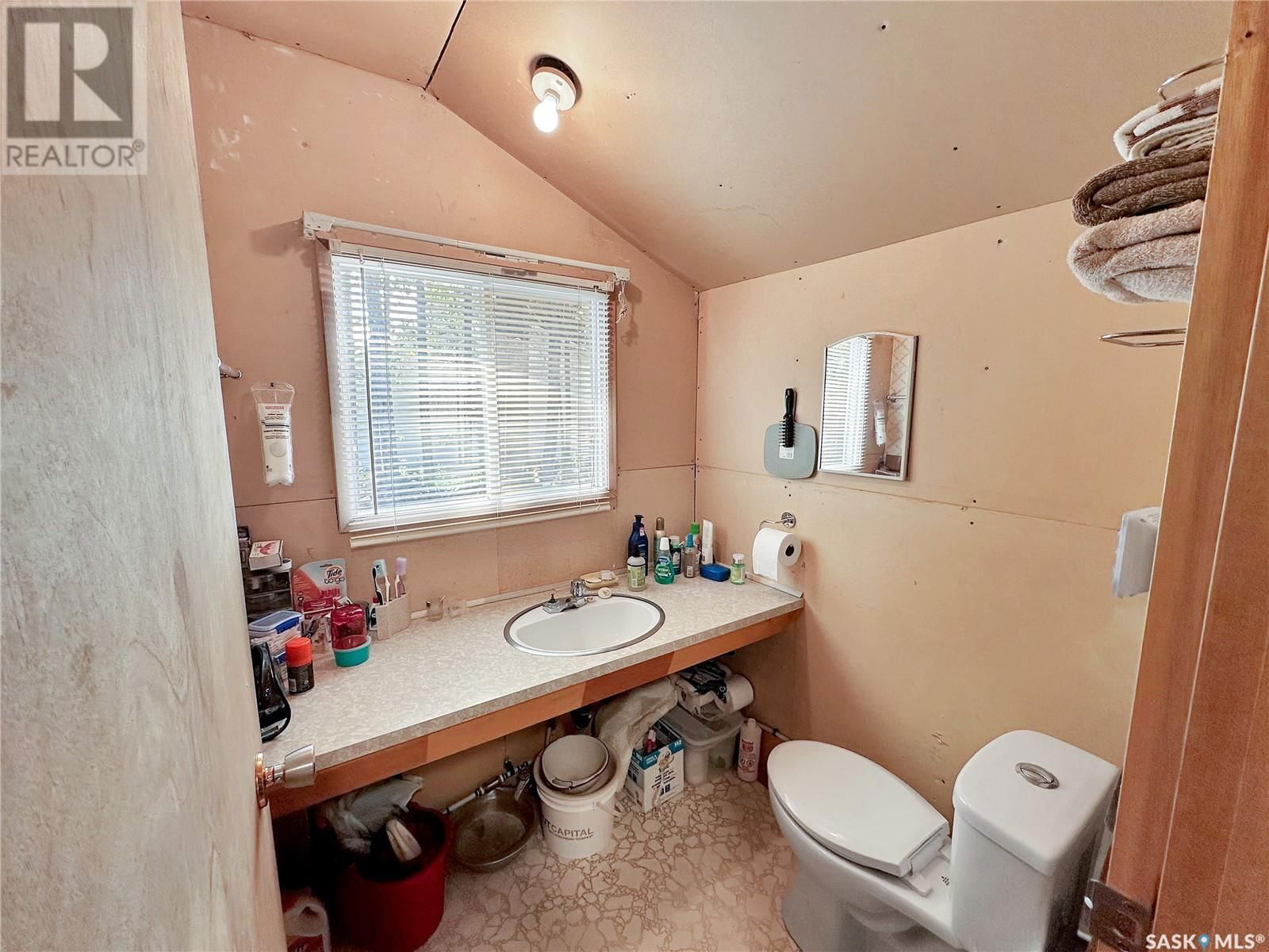 6 3RD AVENUE Image 10