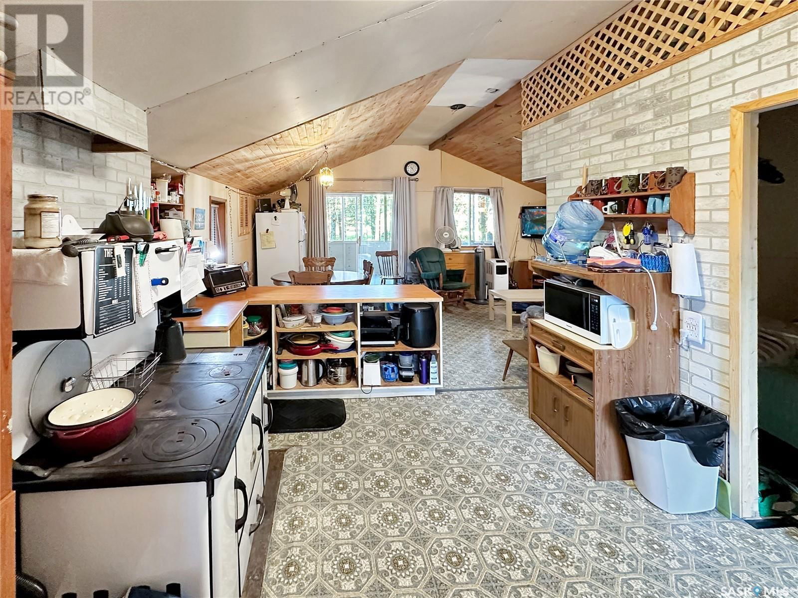 6 3RD AVENUE Image 6