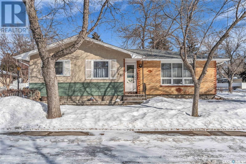 42 Lloyd Bay Regina, Saskatchewan