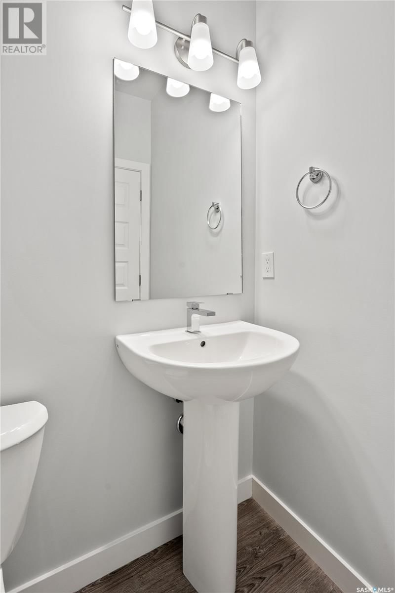 194 KOSTIUK CRESCENT Image 11