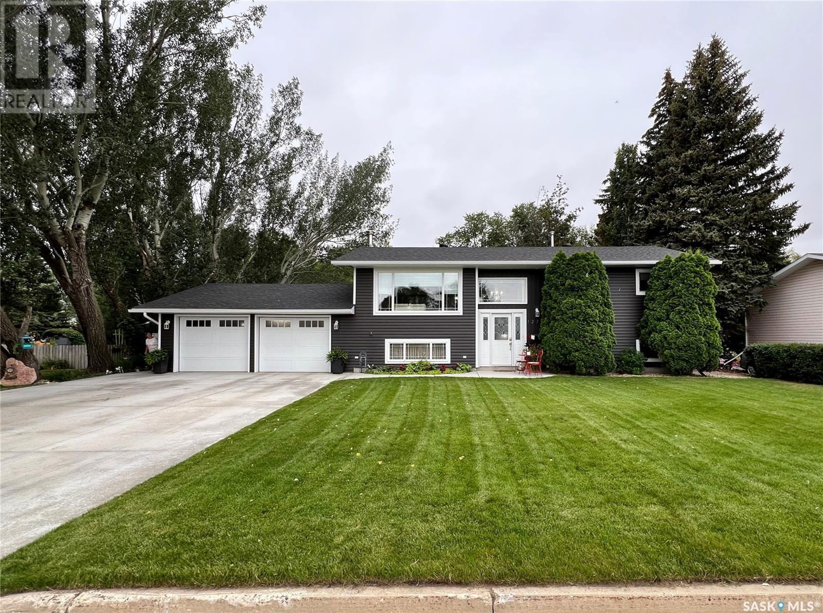 1275 VETERANS CRESCENT Image 1