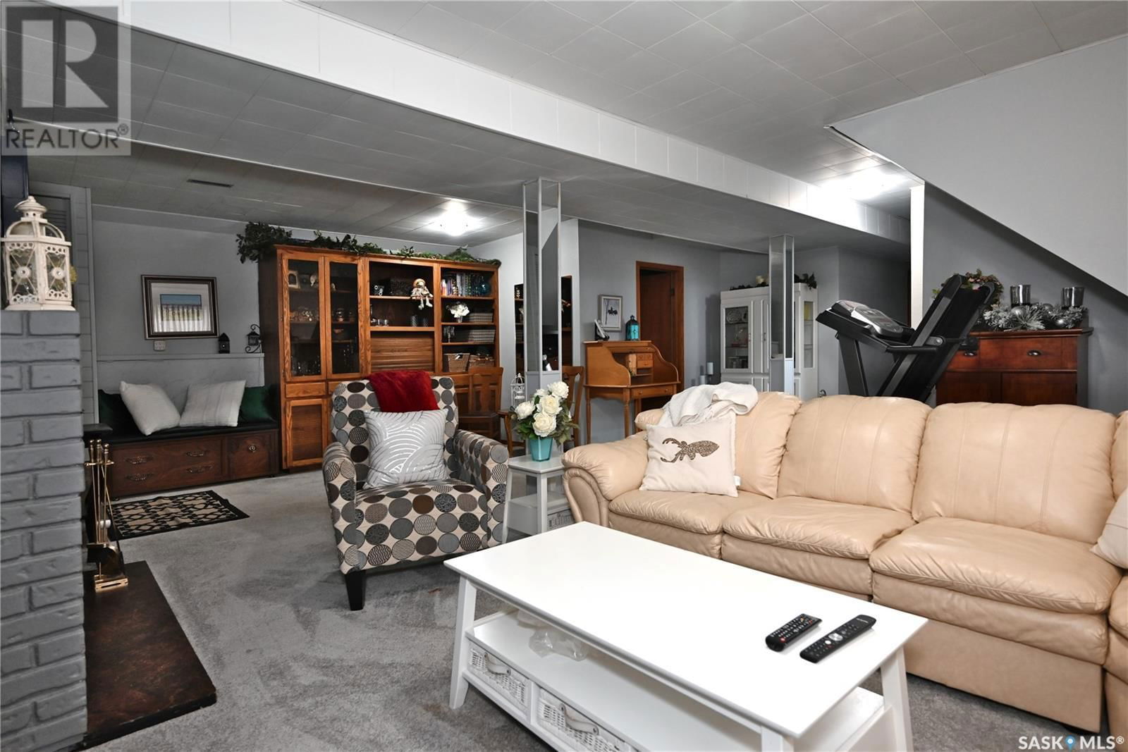 1275 VETERANS CRESCENT Image 24