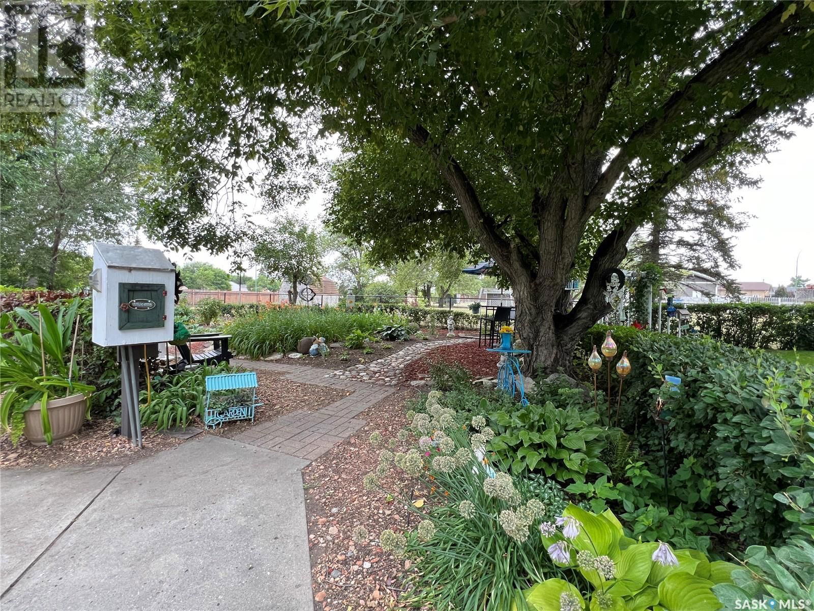 1275 VETERANS CRESCENT Image 43