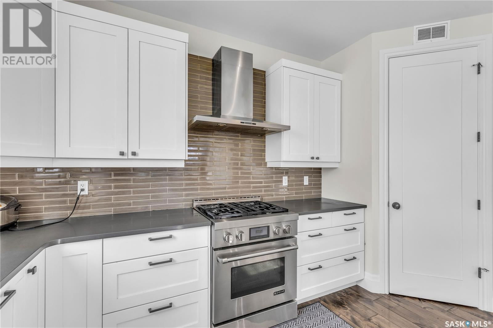 438 HORLICK MANOR Image 16