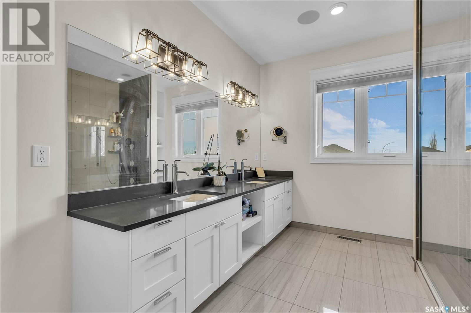438 HORLICK MANOR Image 30