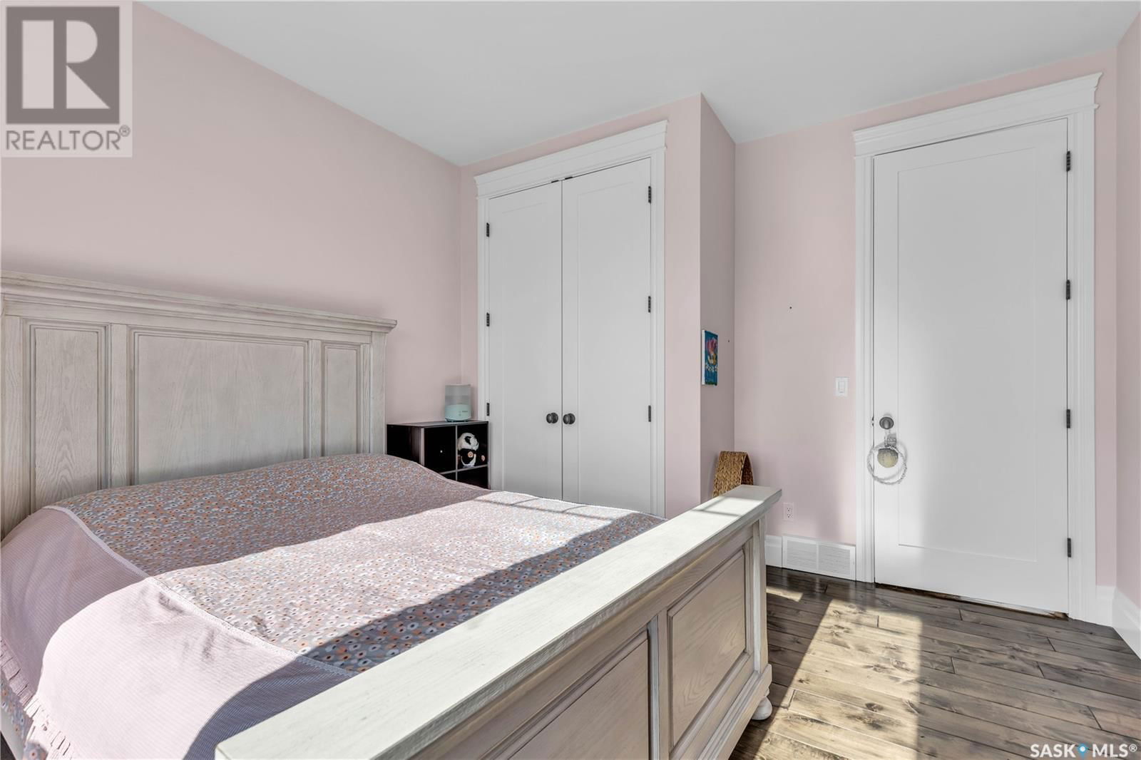 438 HORLICK MANOR Image 32