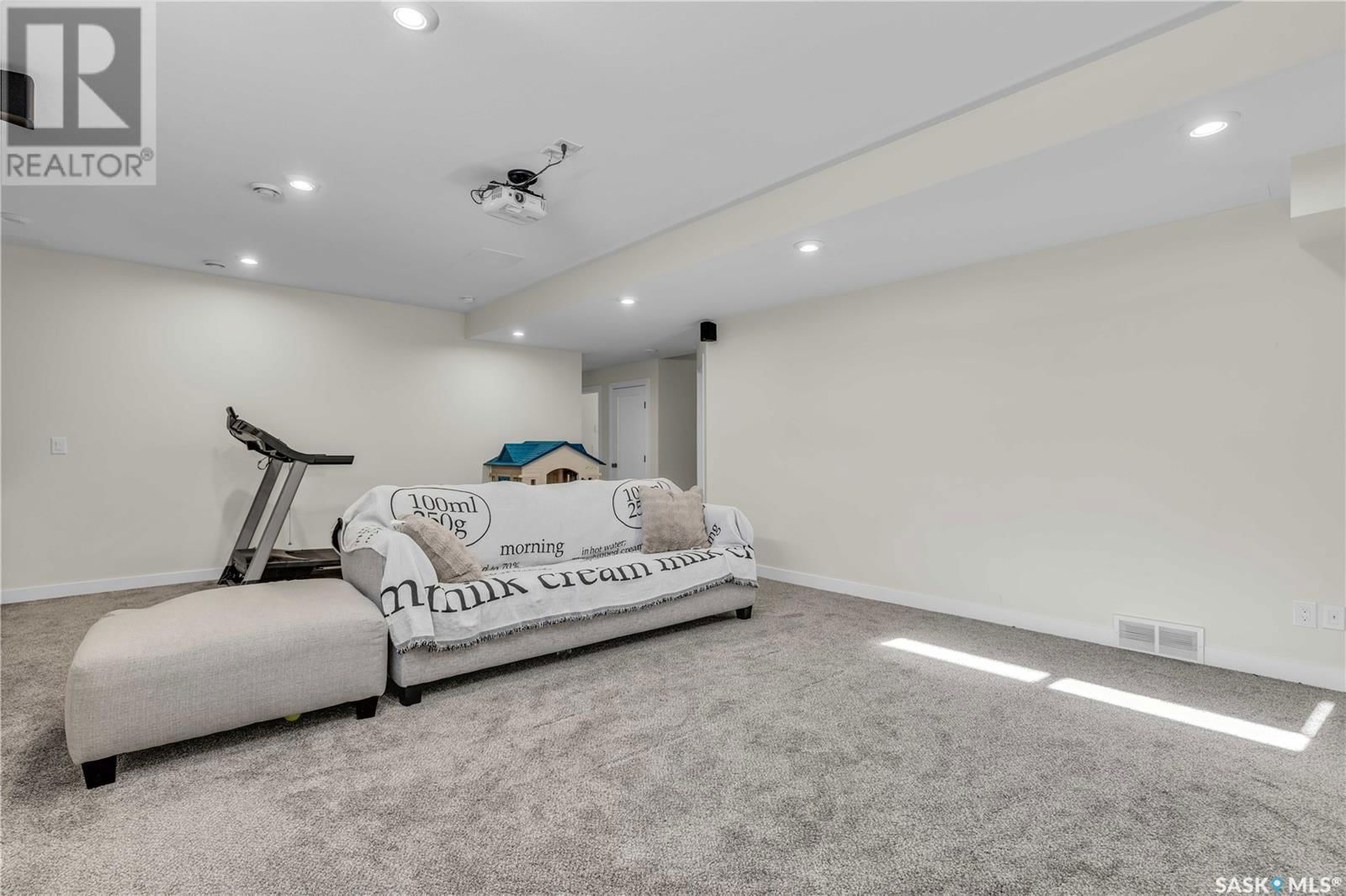 438 HORLICK MANOR Image 39