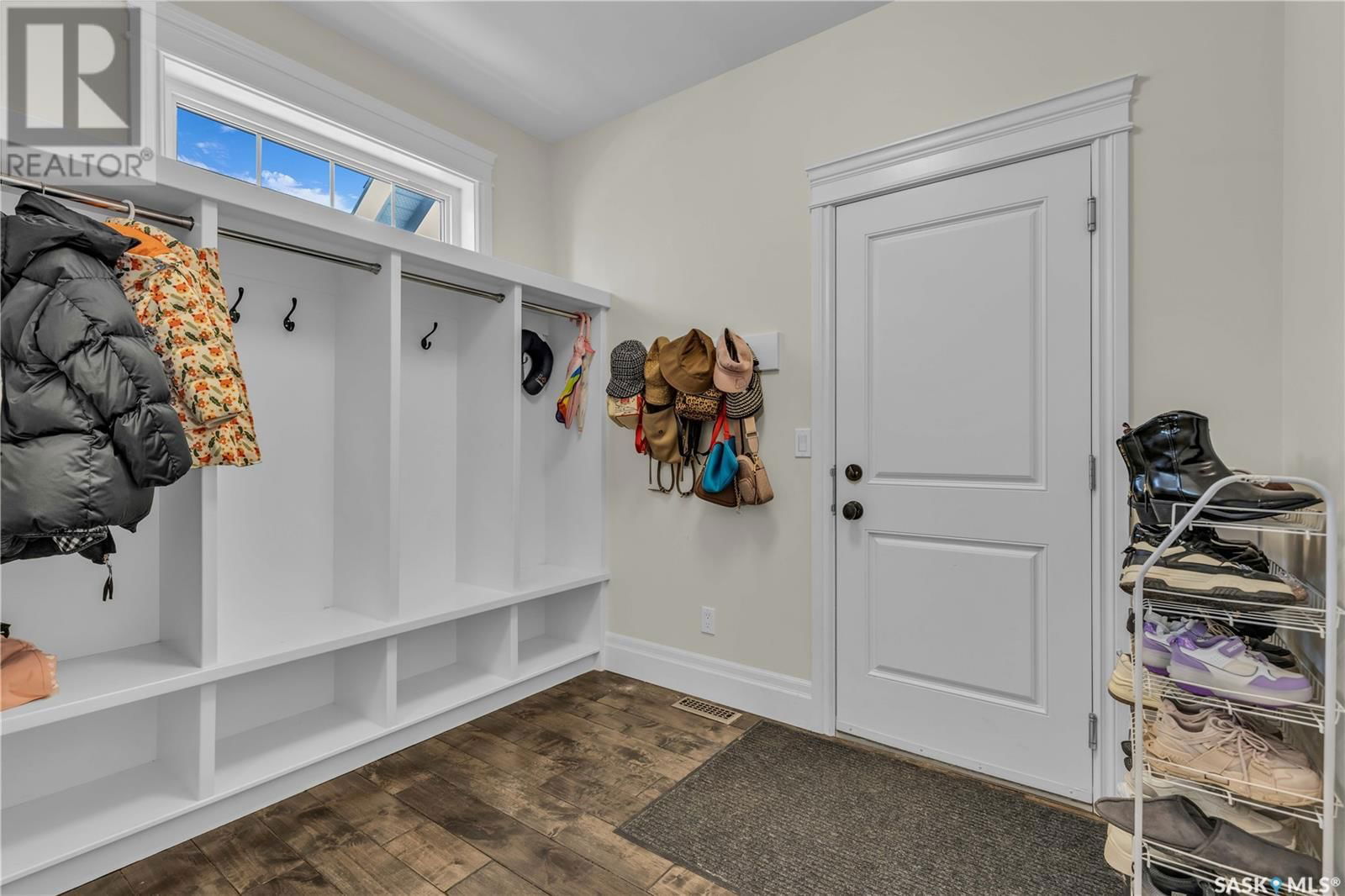 438 HORLICK MANOR Image 9