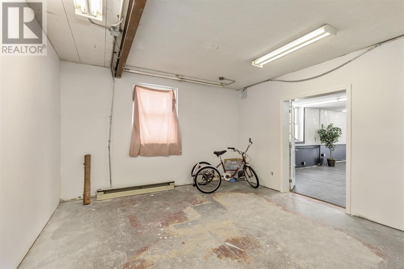 253 BRUCE ST Image 12