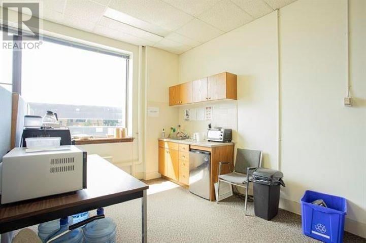 875 Queen ST E # 2A Image 10