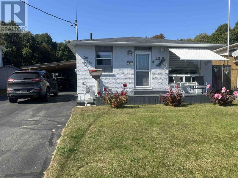 43 London CRES  Elliot Lake, P5A2P7 | Image 3