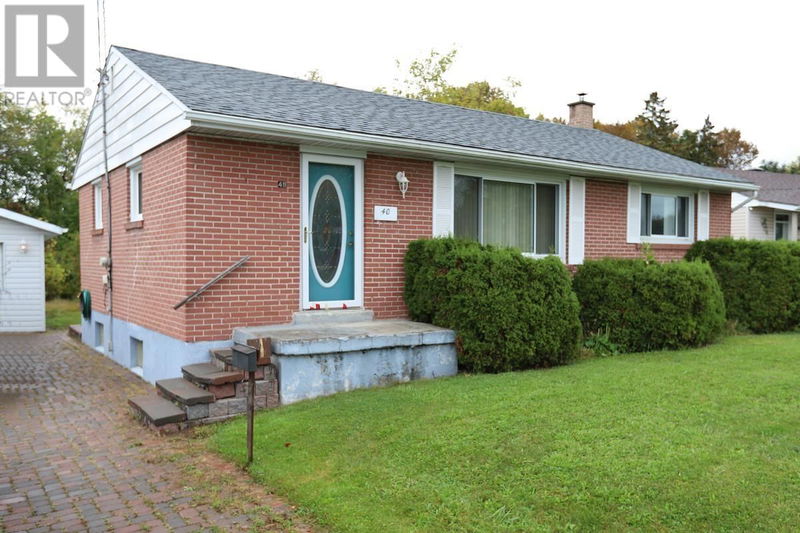 40 Bainbridge ST  Sault Ste. Marie, P6C2G9 | Image 1