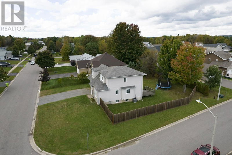 18 Queensgate BLVD  Sault Ste. Marie, P6A6Y6 | Image 4