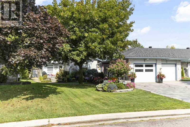 62 Village CT  Sault Ste. Marie, P6B6J9 | Image 2