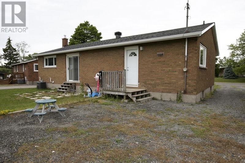 21 Selkirk RD  Sault Ste. Marie, P6B4L1 | Image 4