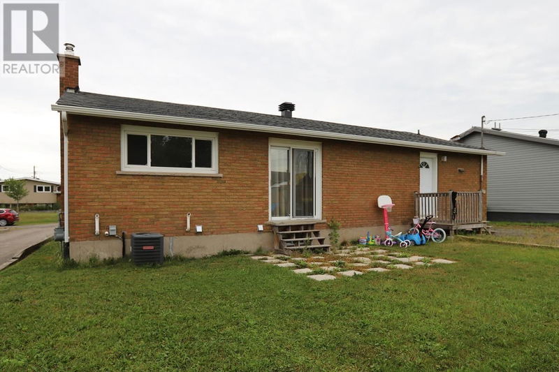 21 Selkirk RD  Sault Ste. Marie, P6B4L1 | Image 8