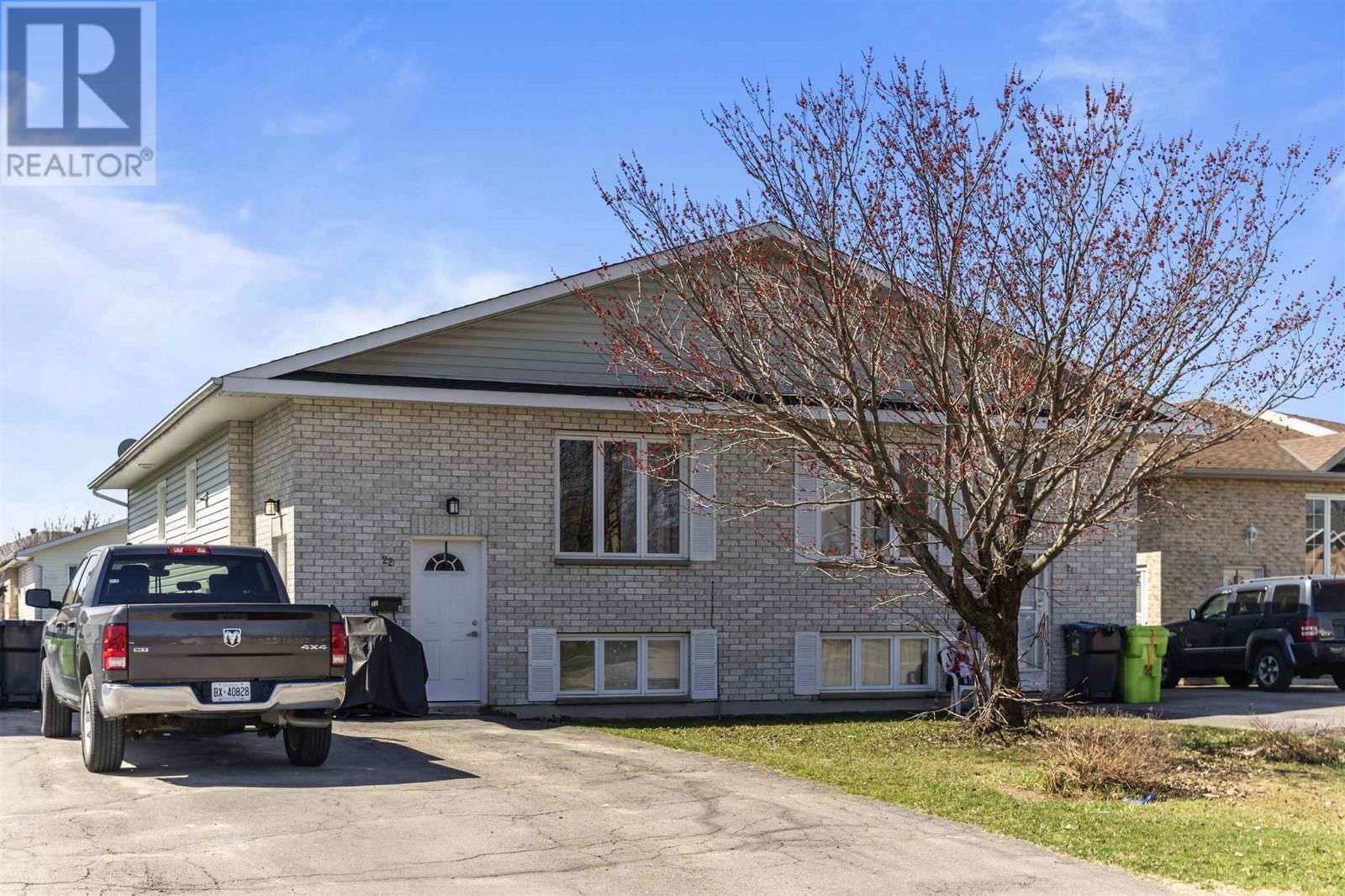 22-24 CENTRAL CREEK DR Image 3