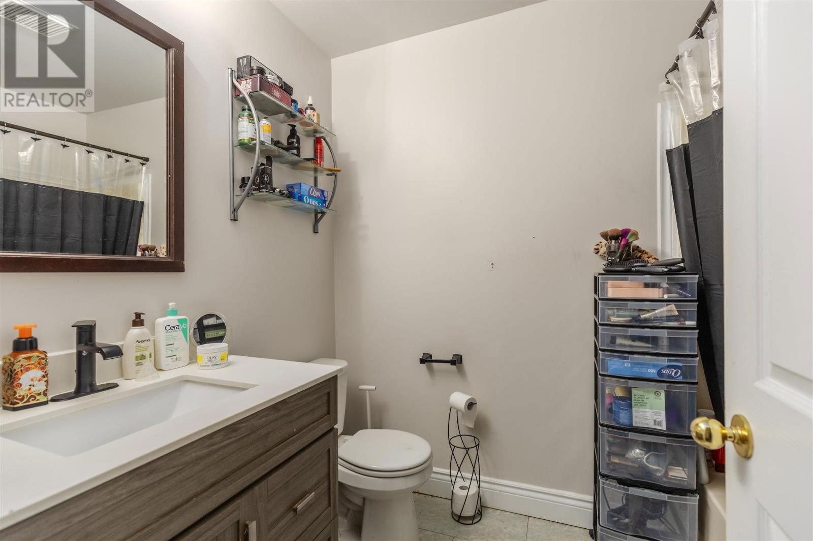 22-24 CENTRAL CREEK DR Image 32