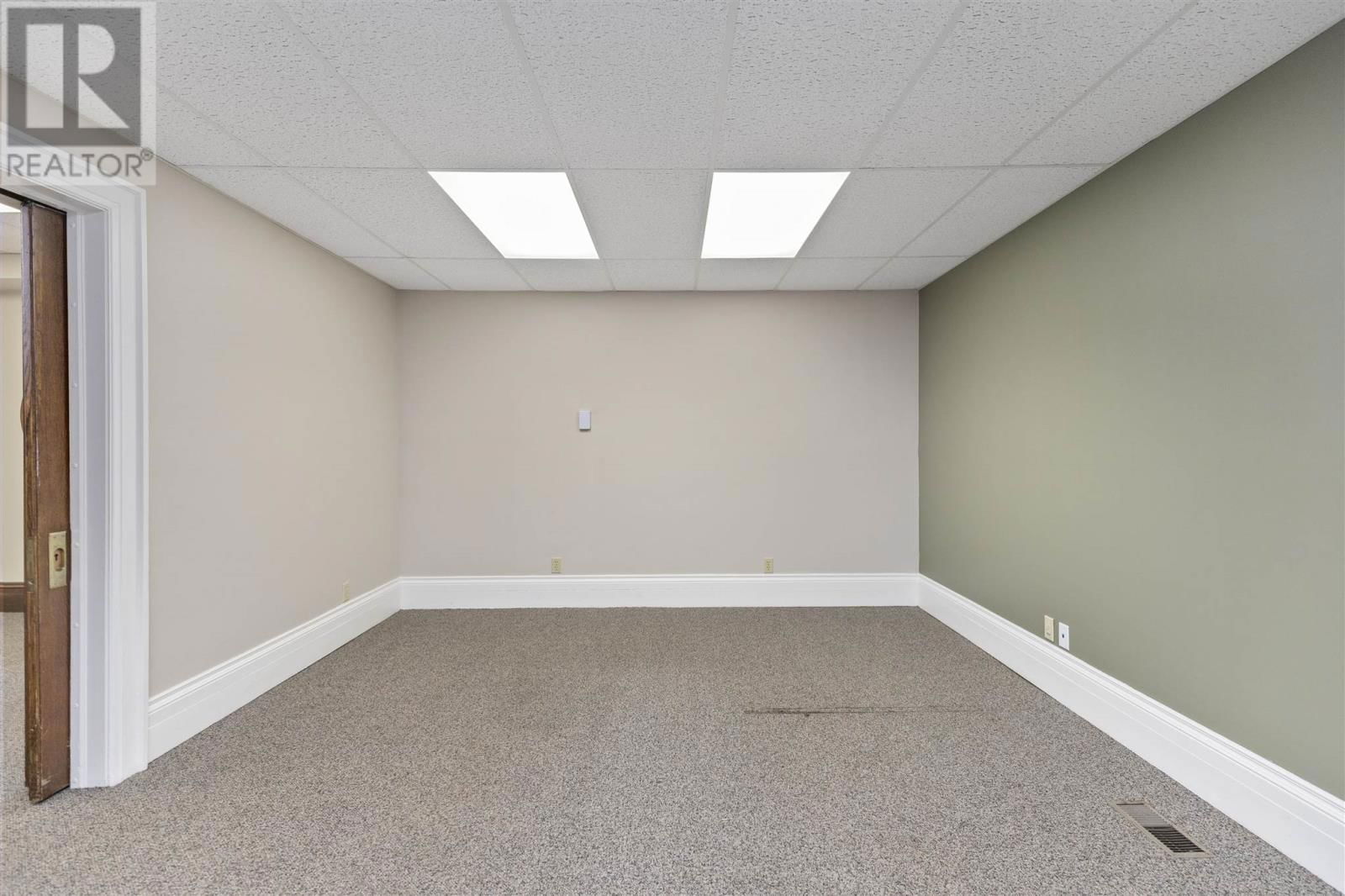 185 EAST ST Image 11