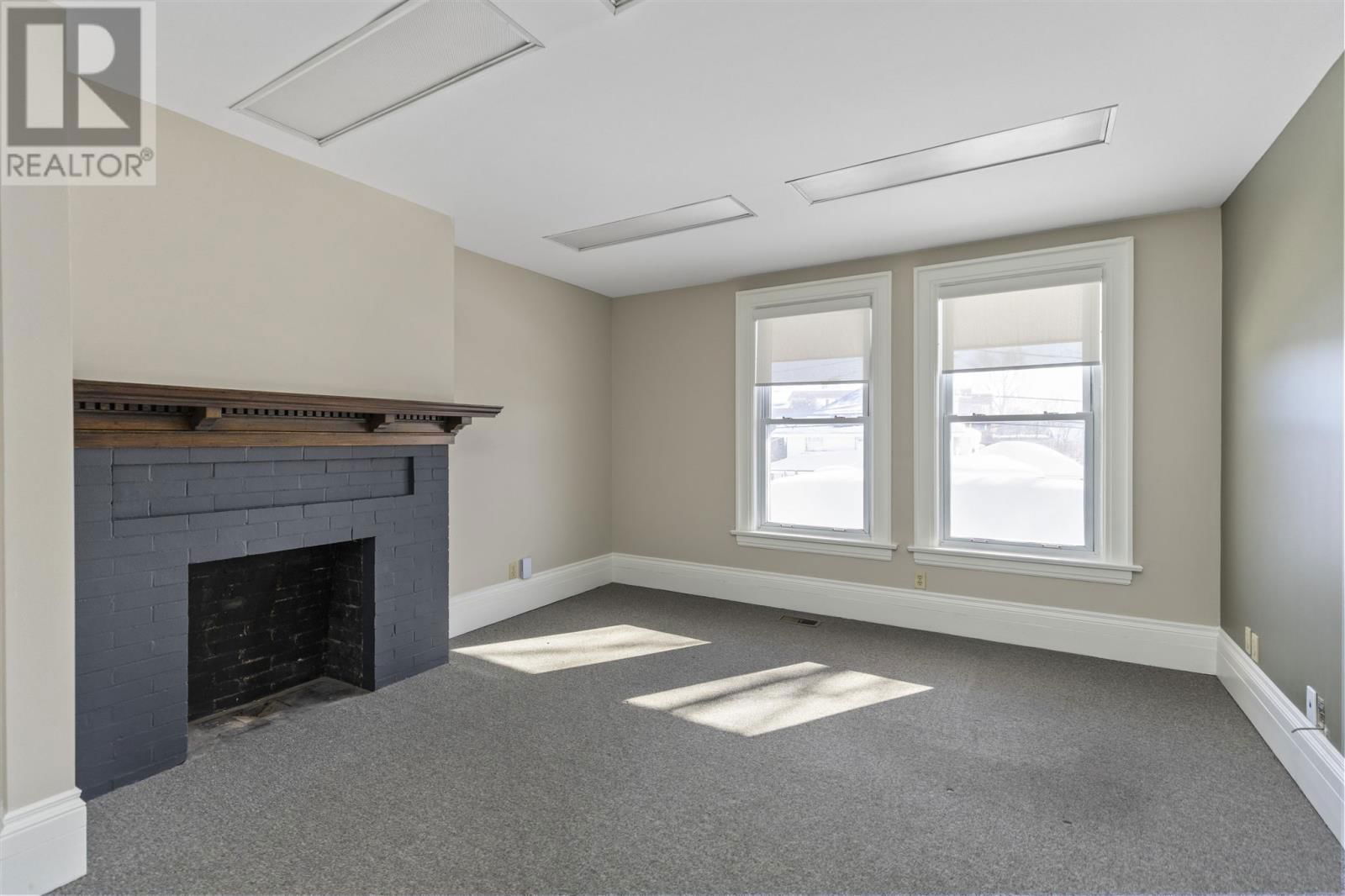 185 EAST ST Image 22