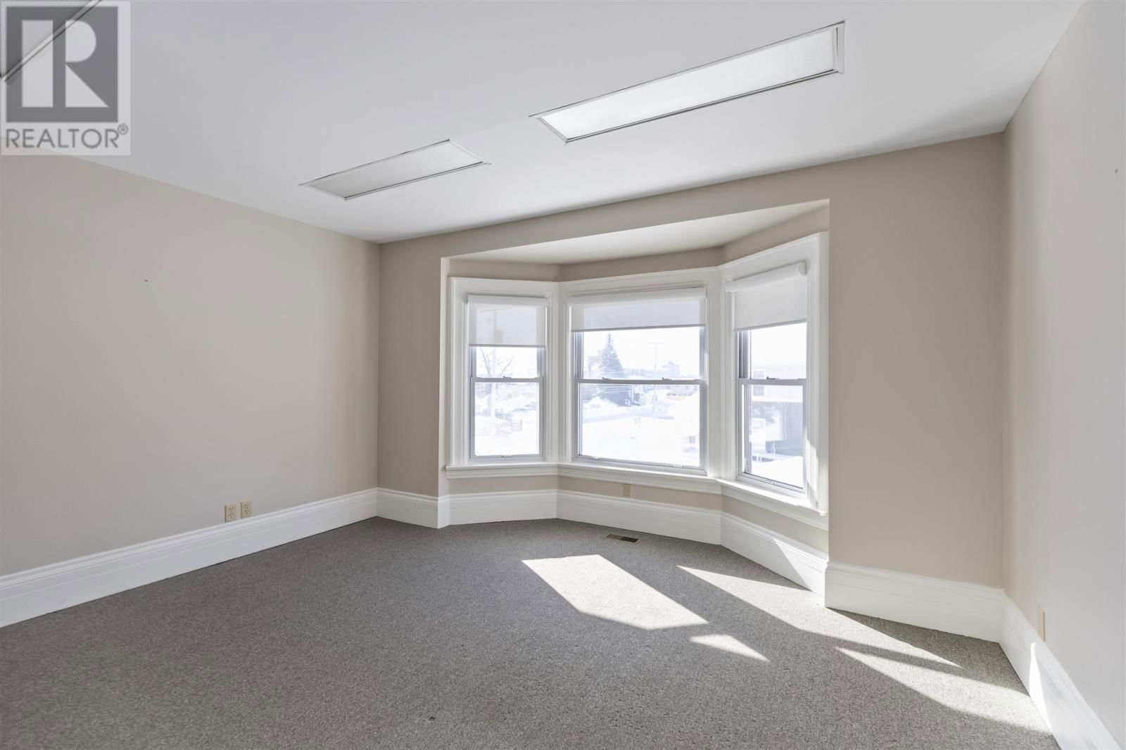 185 EAST ST Image 28