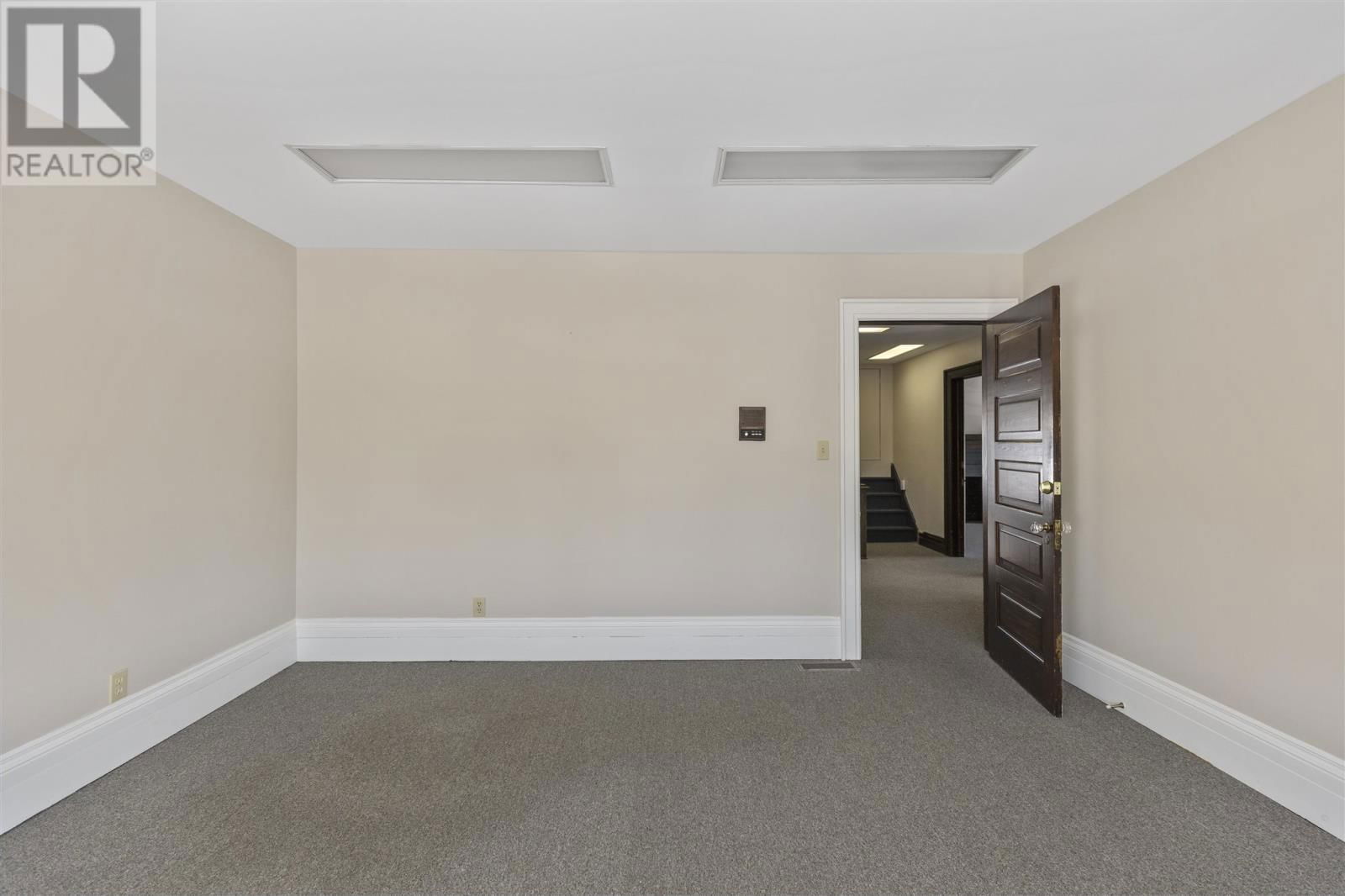 185 EAST ST Image 29
