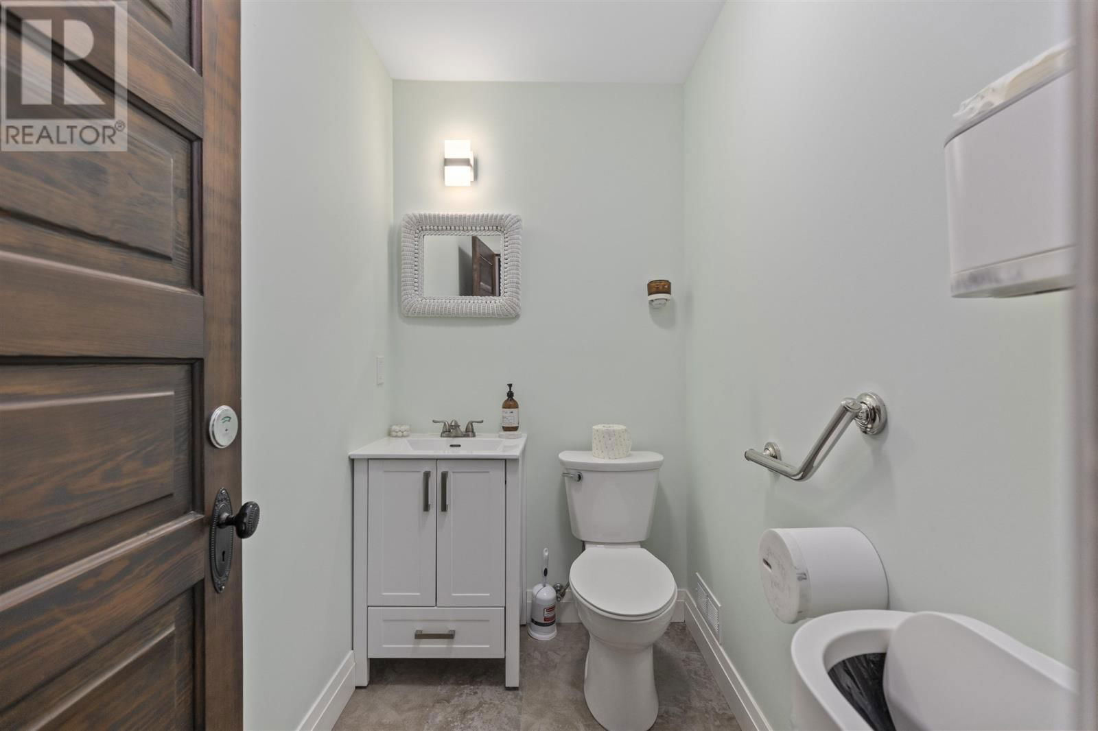 185 EAST ST Image 32
