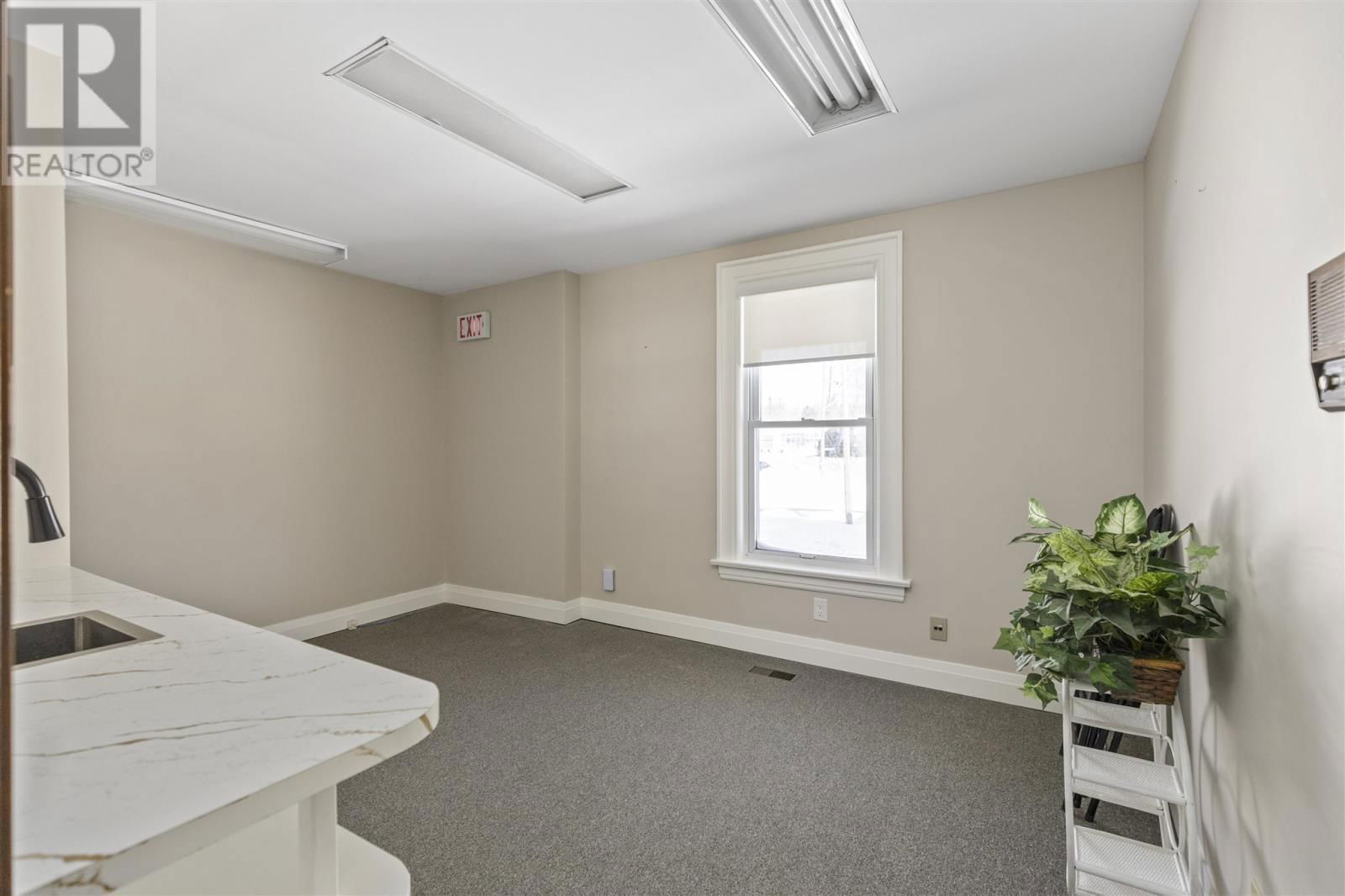 185 EAST ST Image 33