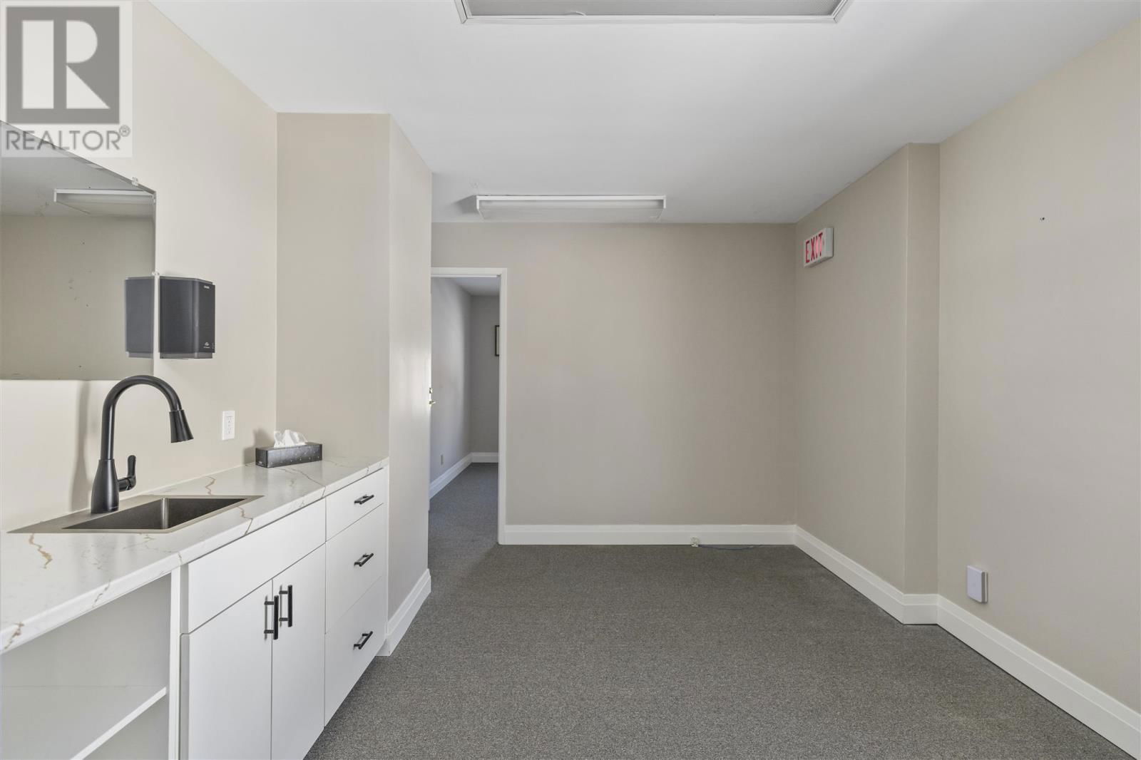 185 EAST ST Image 34