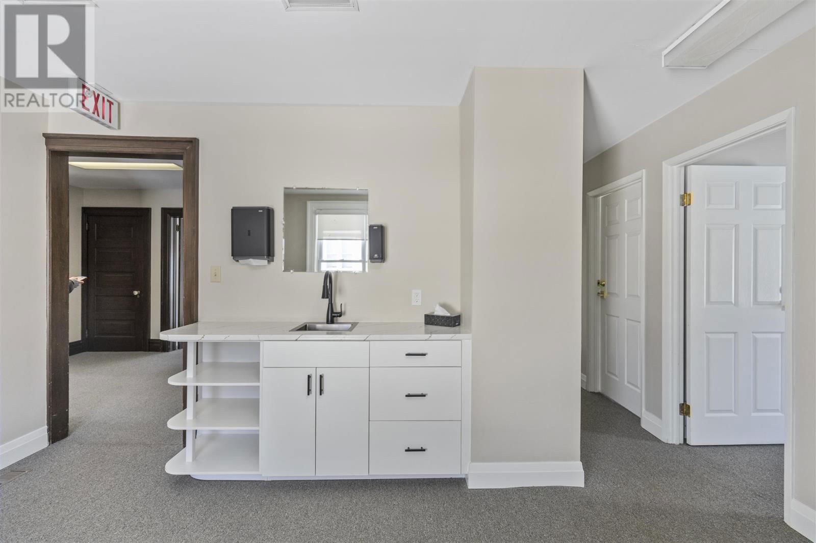 185 EAST ST Image 35
